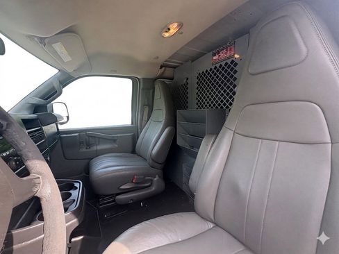 Used 2016 Chevrolet Express 3500 RWD image 11