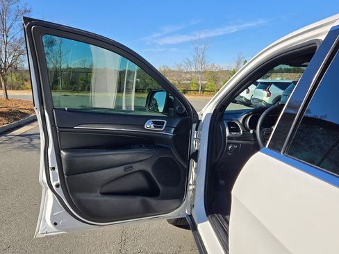 Used 2021 Jeep Grand Cherokee Limited w/ Luxury Group II image 20