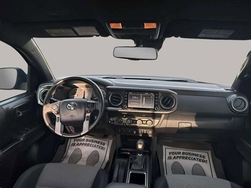 Used 2020 Toyota Tacoma TRD Off-Road w/ Technology Package image 5