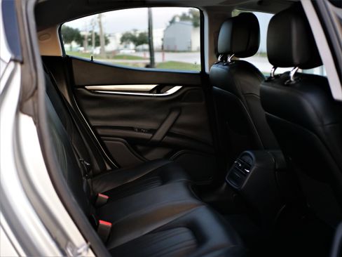 Used 2014 Maserati Ghibli image 27