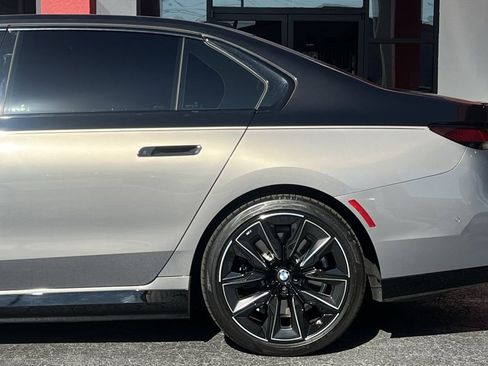 Used 2023 BMW i7 xDrive60 image 7