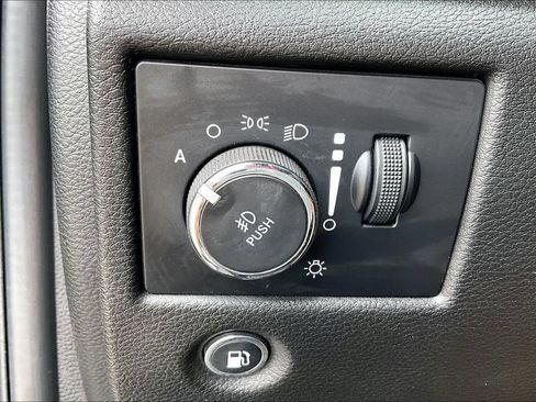 Used 2018 Jeep Grand Cherokee Altitude AWD/4WD image 31