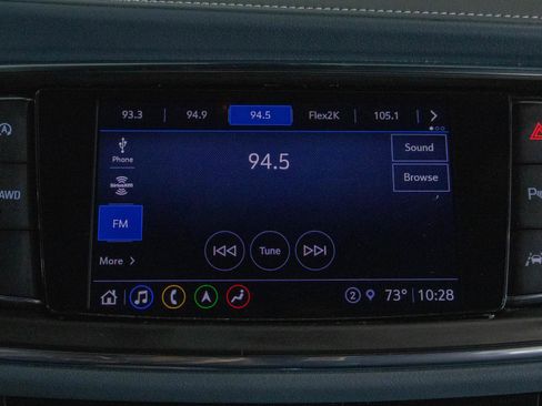 Used 2024 Buick Enclave Premium image 9