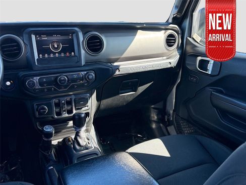 Used 2018 Jeep Wrangler Unlimited Sport S image 24