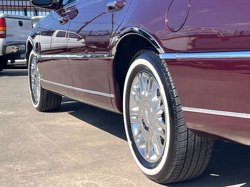 Used 2006 Lincoln Town Car Signature RWD image 20