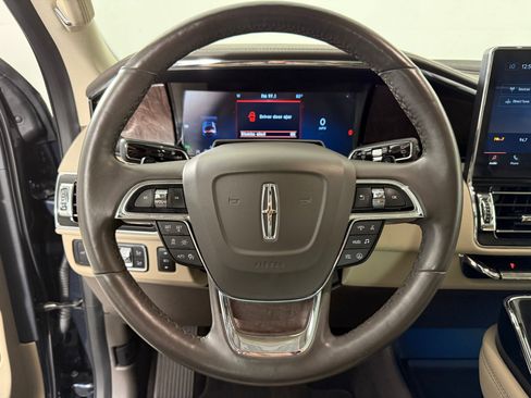 Used 2022 Lincoln Navigator Reserve image 18