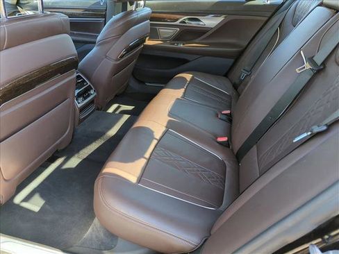 Used 2021 BMW 745e xDrive 745e xDrive w/ Premium Package image 13