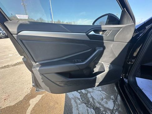 Used 2021 Volkswagen Jetta SE w/ SE Cold Weather Package image 24