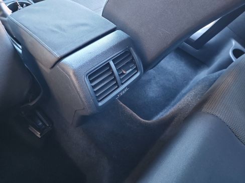 Used 2015 Volkswagen Golf Launch Edition image 32