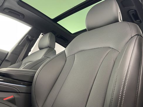 New 2025 Audi Q8 Prestige image 25