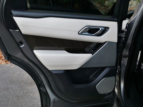 Used 2018 Land Rover Range Rover Velar R-Dynamic HSE image 16