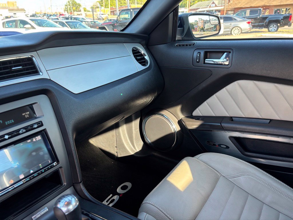 Used 2012 Ford Mustang GT Premium w/ HID Headlamps & Security Pkg RWD image 31