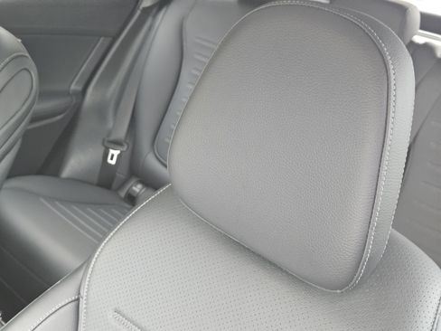 Used 2025 Mercedes-Benz GLC 350e 4MATIC image 11