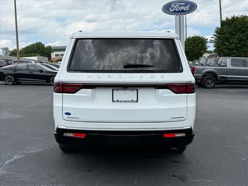 Used 2023 Jeep Wagoneer L Series II AWD/4WD image 5