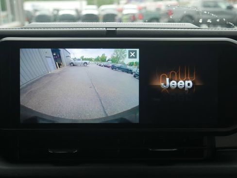 Used 2024 Jeep Wrangler Unlimited Sahara AWD/4WD image 5