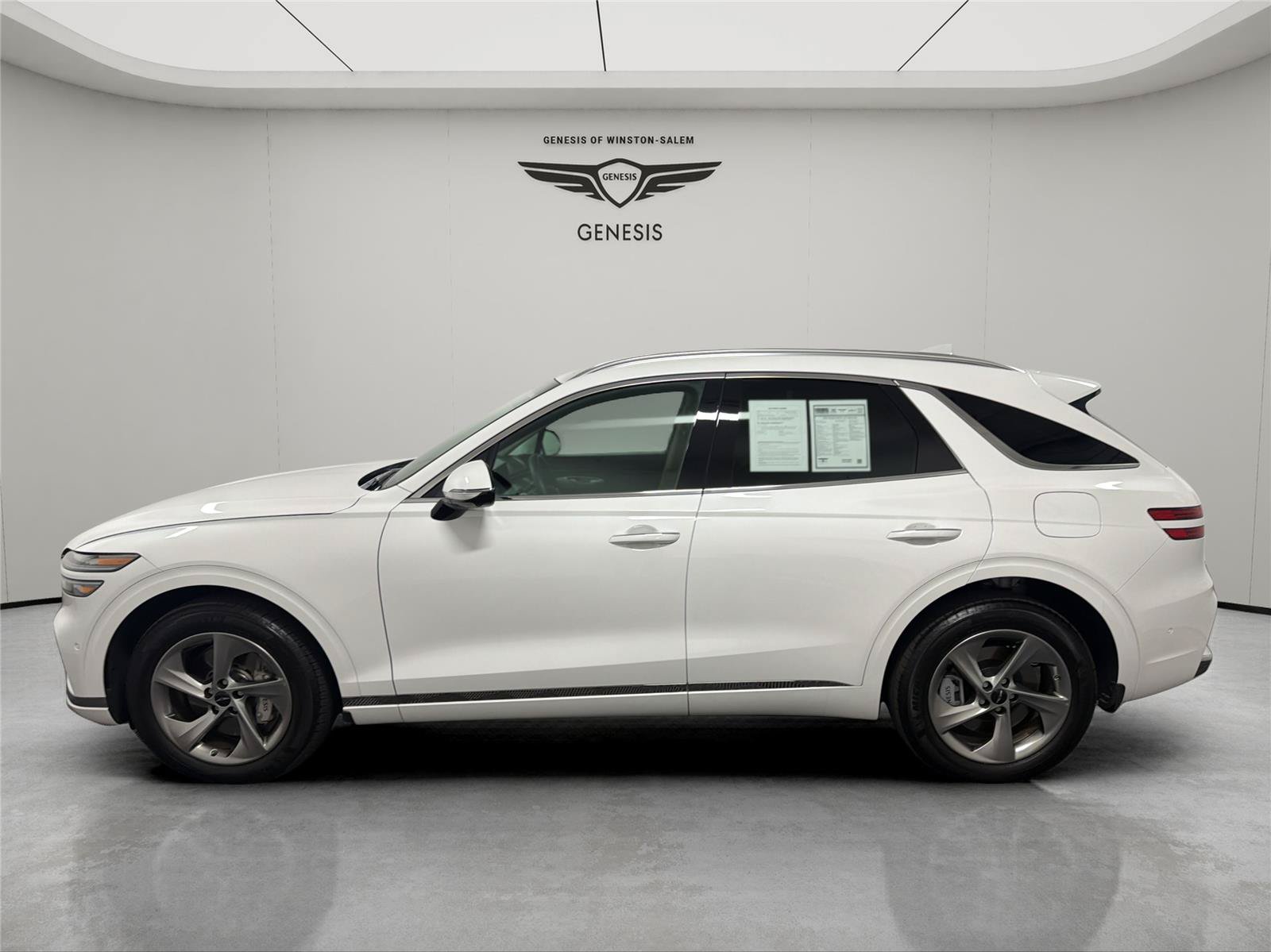 Used 2026 Genesis GV70 2.5T Advanced AWD/4WD image 2