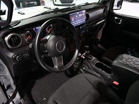 Used 2020 Jeep Wrangler Sport AWD/4WD image 16