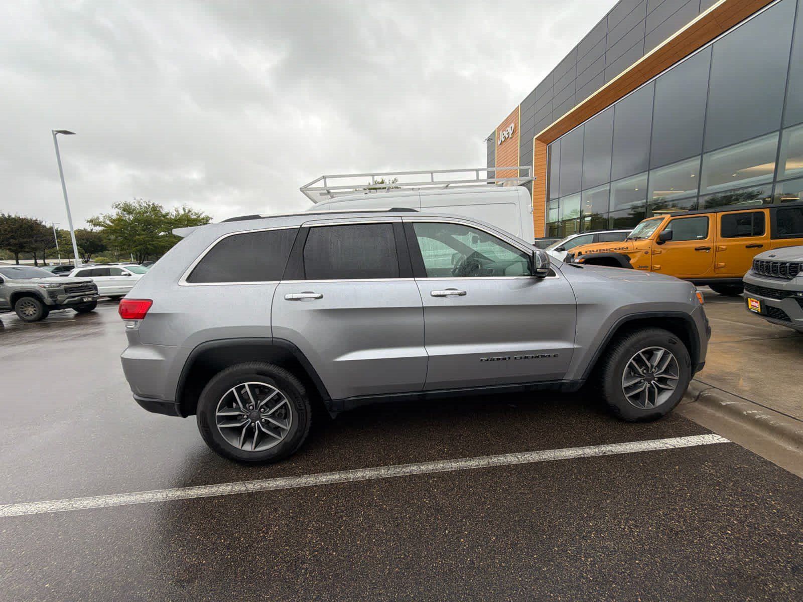 Used 2019 Jeep Grand Cherokee Limited w/ Trailer Tow Group IV AWD/4WD image 4