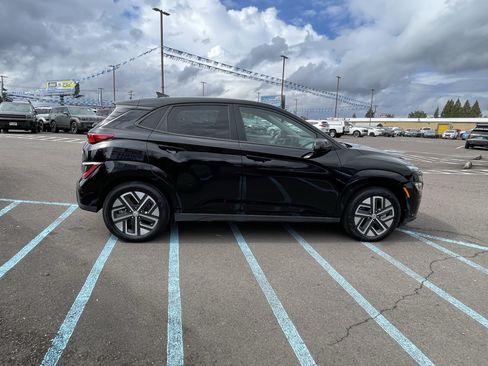 Certified 2023 Hyundai Kona Limited FWD image 6