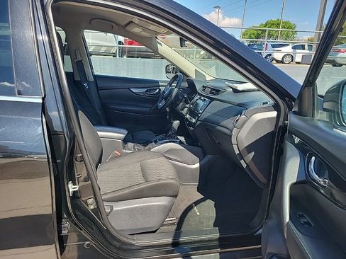 Used 2019 Nissan Rogue SV AWD/4WD image 17