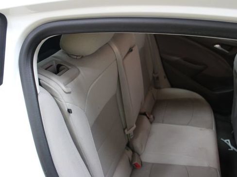 Used 2018 Chevrolet Cruze LT w/ Convenience Package FWD image 9