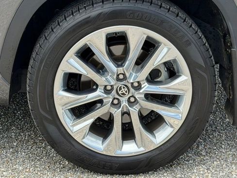 Used 2023 Toyota Highlander Limited AWD/4WD image 10