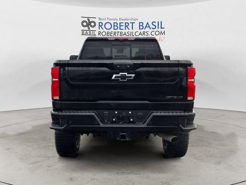 Used 2025 Chevrolet Silverado 2500 ZR2 w/ Technology Package image 4