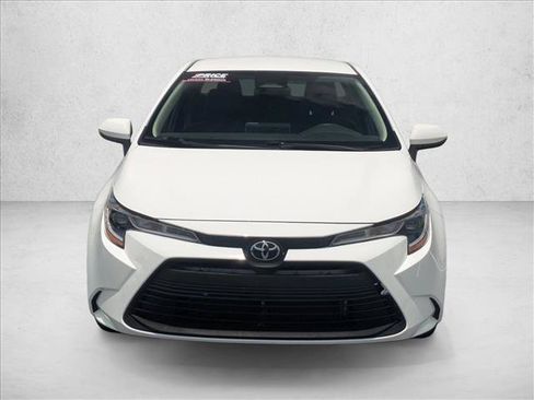 Used 2023 Toyota Corolla LE FWD image 2