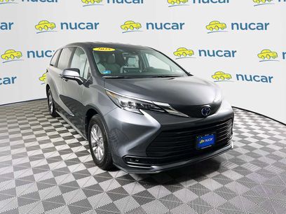 Used 2025 Toyota Sienna LE