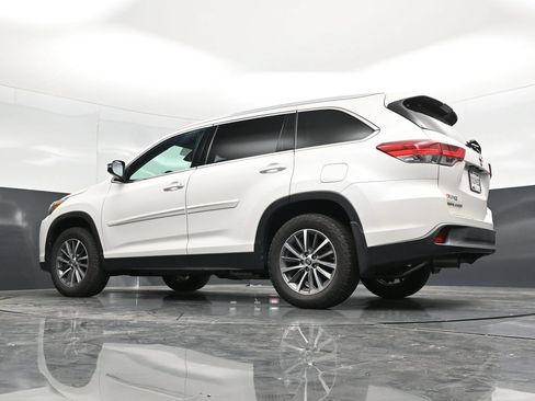 Used 2019 Toyota Highlander XLE AWD/4WD image 58
