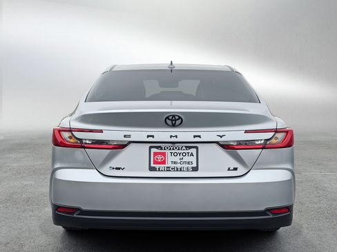 Used 2026 Toyota Camry LE w/ Preferred Package 2 (TMS) FWD image 4