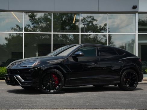 Used 2022 Lamborghini Urus AWD/4WD image 1