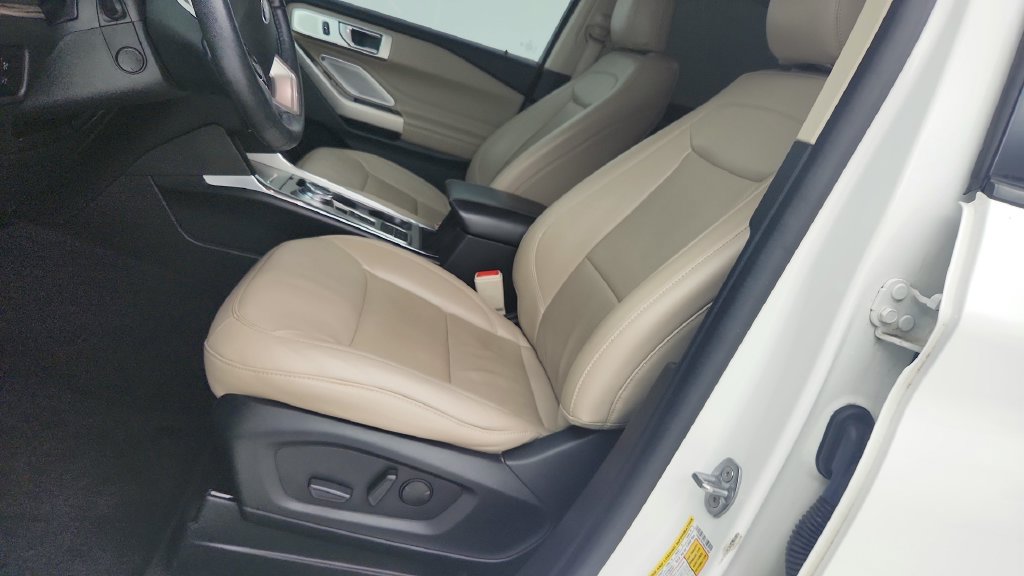 Used 2022 Ford Explorer Limited w/ Limited Technology Package RWD image 14