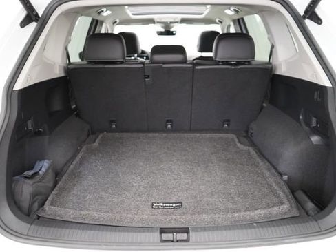 Used 2022 Volkswagen Tiguan SE w/ Panoramic Sunroof Package image 50