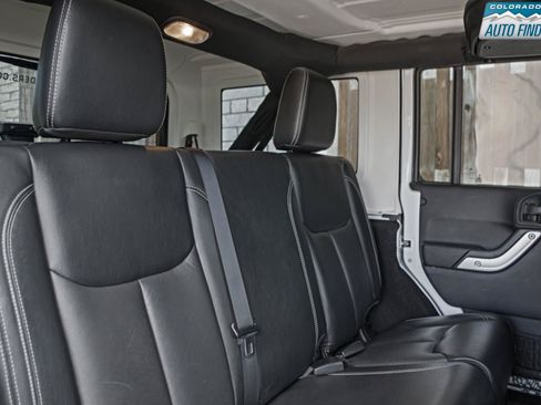 Used 2015 Jeep Wrangler Unlimited Sahara AWD/4WD image 20