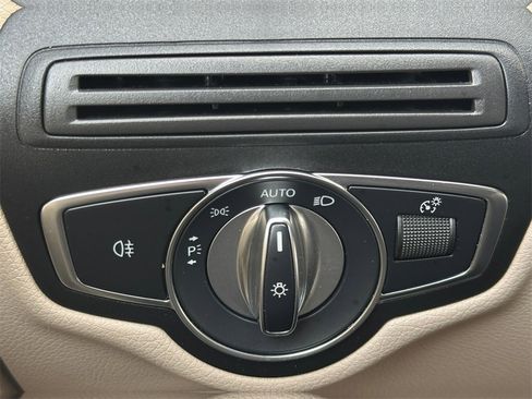 Used 2021 Mercedes-Benz GLC 300 image 21