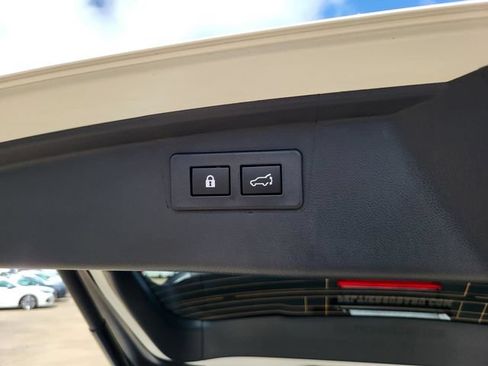 Used 2025 Subaru Outback Touring AWD/4WD image 8