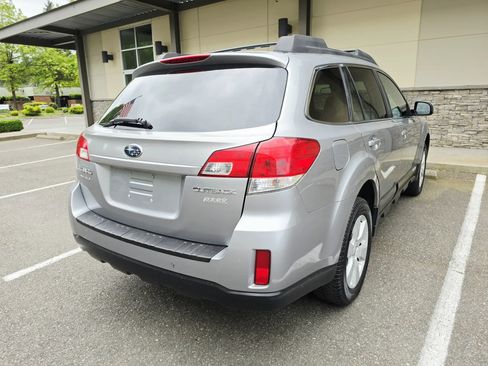 Used 2011 Subaru Outback 2.5i Premium w/ All-Weather Pkg AWD/4WD image 5