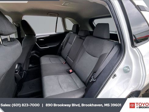 Used 2024 Toyota RAV4 XLE FWD image 19