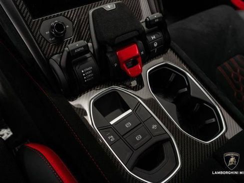 Used 2023 Lamborghini Urus Performante AWD/4WD image 39