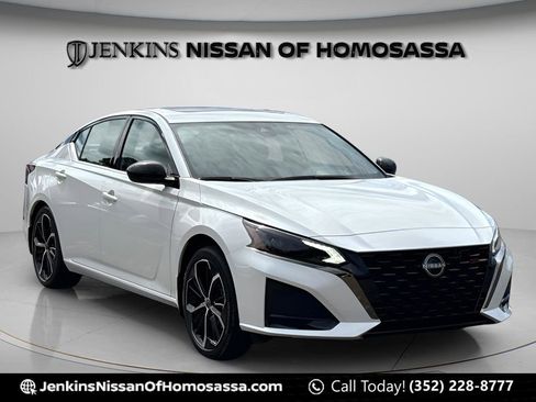 New 2025 Nissan Altima 2.5 SR w/ SR Premium Package FWD image 11