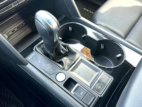 Used 2020 Volkswagen Atlas Cross Sport SEL R-Line image 34