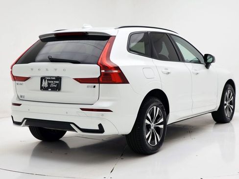 Used 2025 Volvo XC60 B5 Core image 9