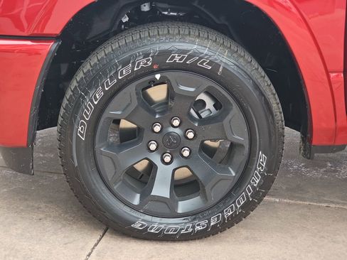New 2026 RAM 1500 4x4 Crew Cab image 36