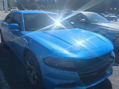 Used 2015 Dodge Charger SXT image 3