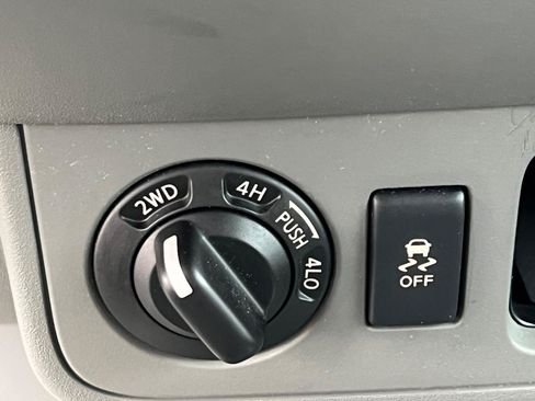 Used 2016 Nissan Frontier SV AWD/4WD image 25