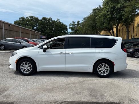 Used 2020 Chrysler Voyager Lxi image 4