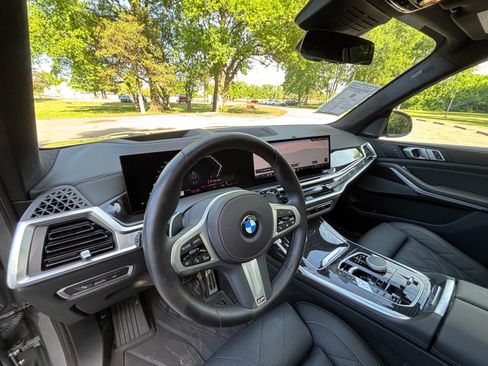Used 2025 BMW X7 xDrive40i w/ M Sport Package AWD/4WD image 10