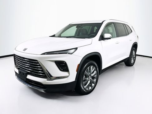 Used 2025 Buick Enclave Preferred image 3