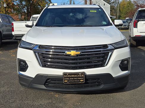 Used 2023 Chevrolet Traverse LT image 3